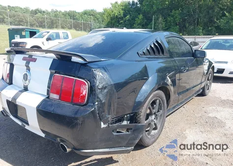 2009 Ford Mustang Gt/Gt Premium z USA, uszkodzony, nr VIN 1ZVHT82H495146300